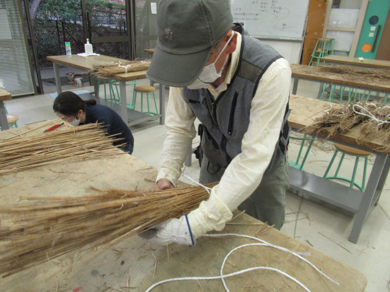 国の史跡・大塚遺跡の茅葺き屋根を直そう