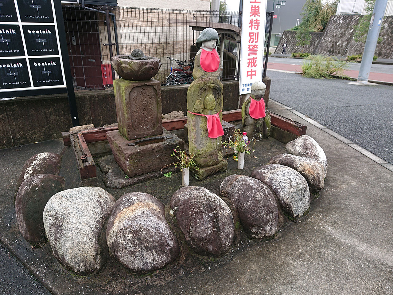 下宿常夜燈へ向かう途中にあった道しるべのお地蔵さん